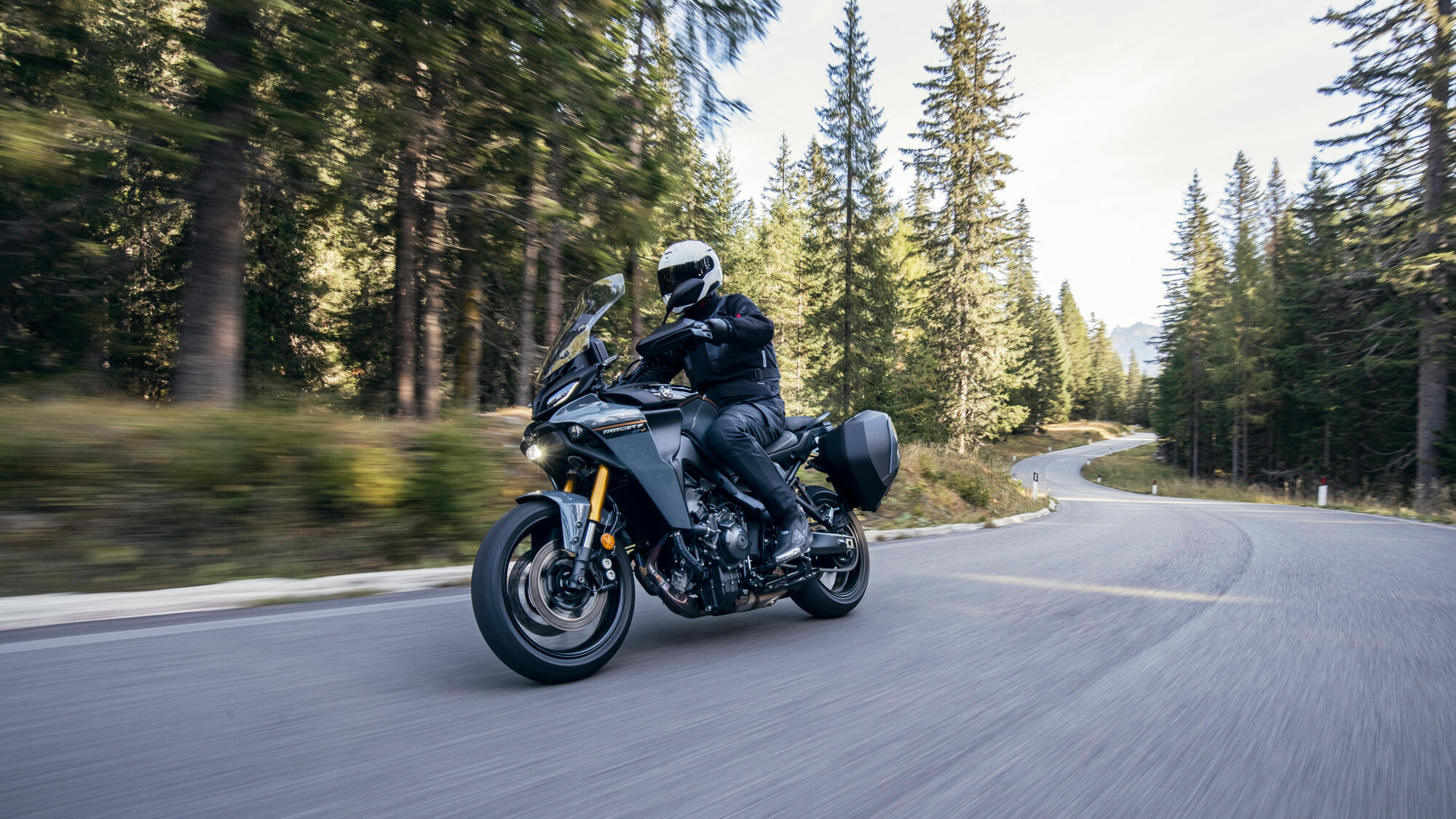 2023-Yamaha-MT09TRDX-EU-Power_Grey-Action-003-03