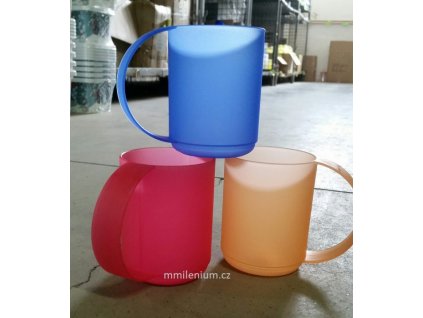 Hrnek plastový velký 0,4lt.