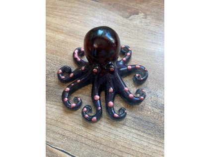 16. dekorace chobotnice černofialová 8x8x5cm