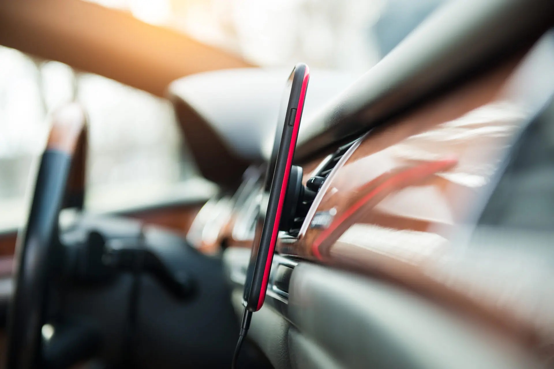 Průvodce držáky do aut: Typy, Funkce a Porovnání