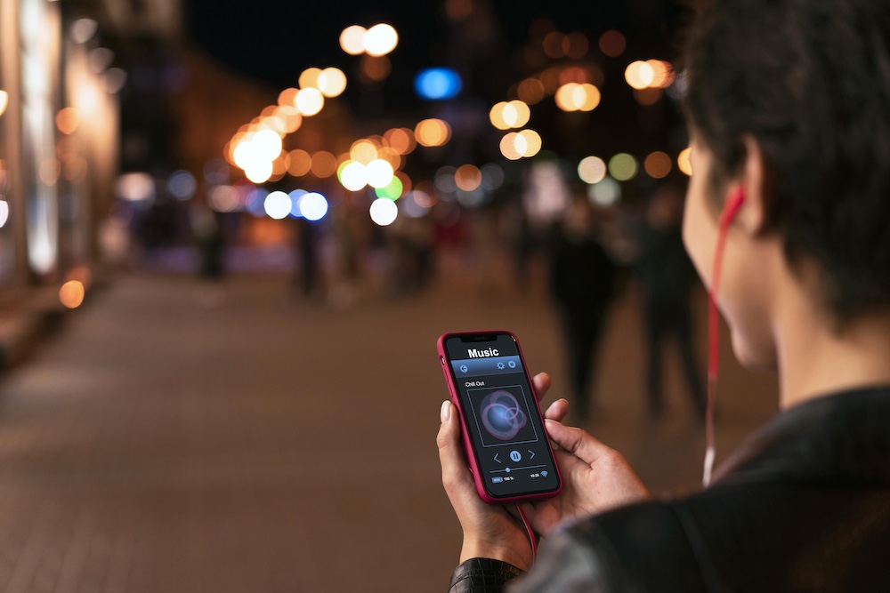 close-up-woman-holding-smartphone
