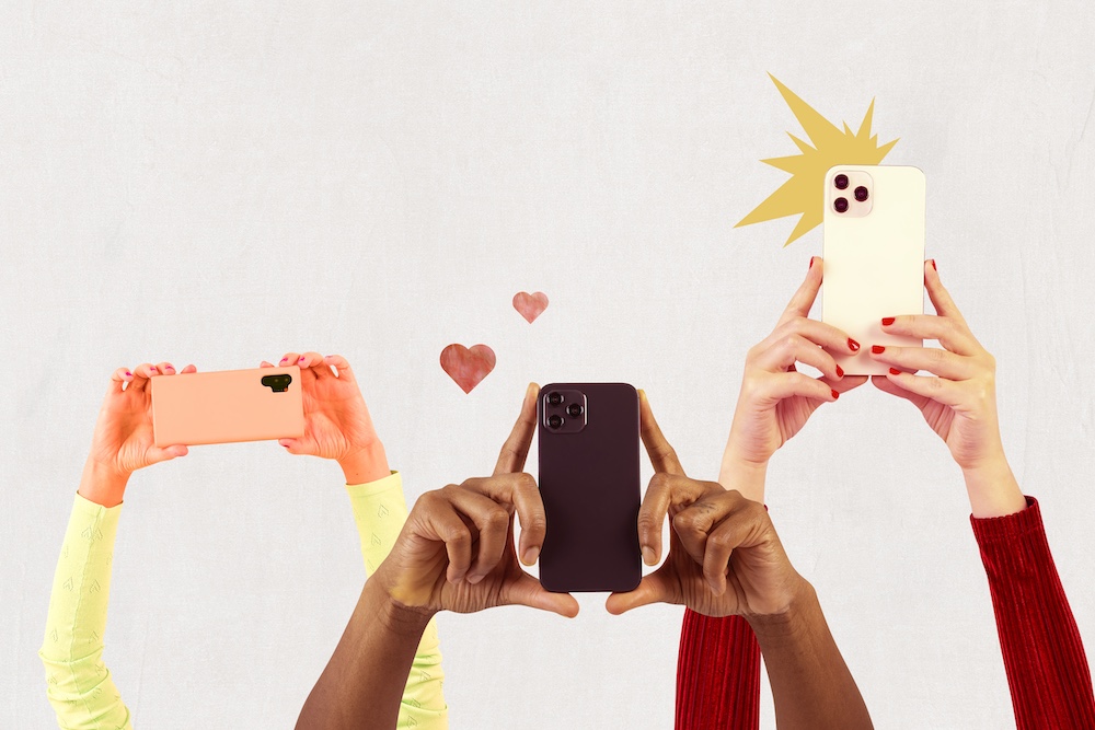 social-media-audience-crowd-filming-through-smartphones-remixed-media