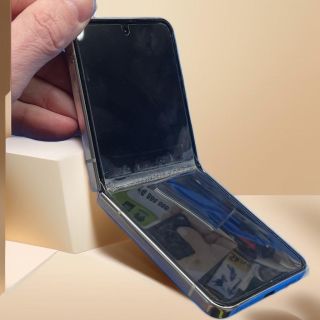 Samsung Z Flip Poškozená nebo odlepená vnitřní fólie? 🤔 🛠️ Výměna vnitřní ochranné fólie 💥 praskání fólie ≠ prasklý...