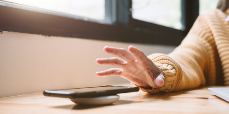 Jak fungují indukční nabíječky