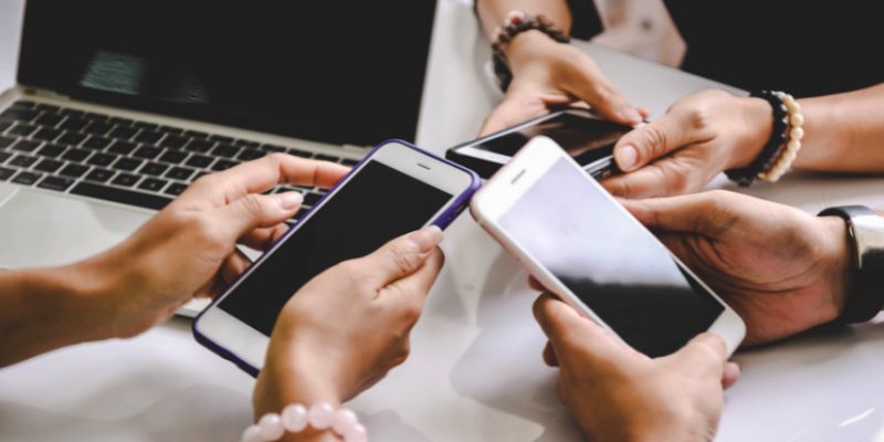 Rozdíly v materiálech pouzder na mobil