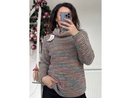 Farebný rolákový sveter