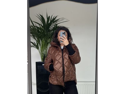 Hnedá prešívaná bunda – ľahká, hrejivá