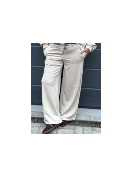 Volné tepláky s vyšším pasem a ozdobným pasem