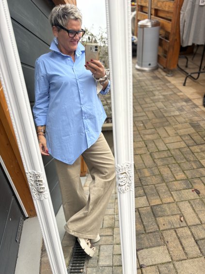 Asymetrická košile s předním cípem