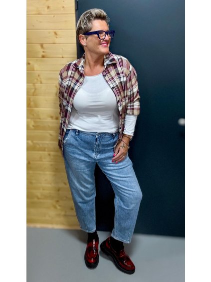 Elastické úzké jeans se záševky – klasika s rebelským šmrnc