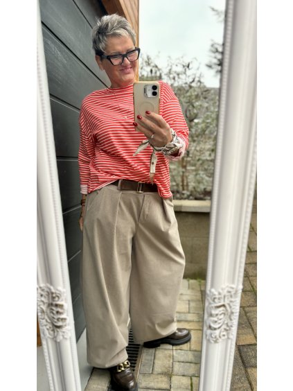 Manšestrové kalhoty s páskem – měkké, pohodlné, stylové