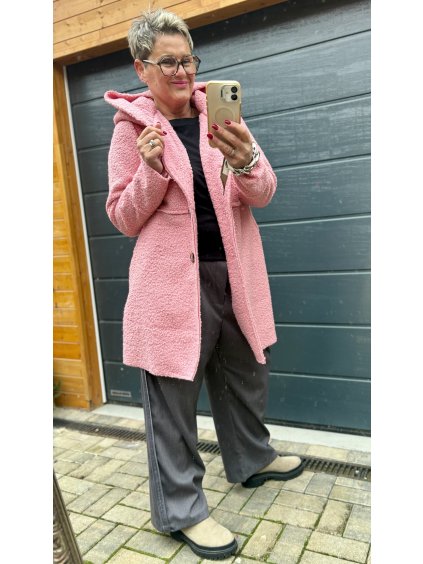 Bouclé kabátek s kapucí „Měkoučké objetí“