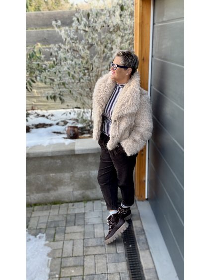 Huňatý kožíšek s límcem