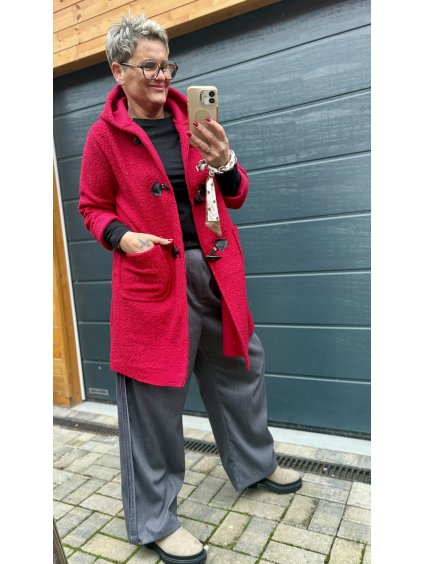 Kabát bouclé s kapucí – střih typu montgomerák