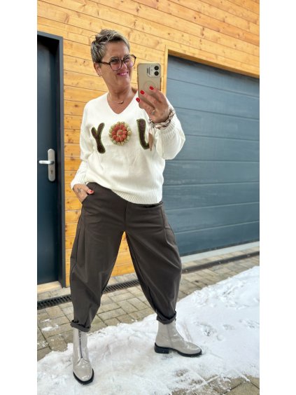 Pletený svetr JOY s ruční 3D aplikací