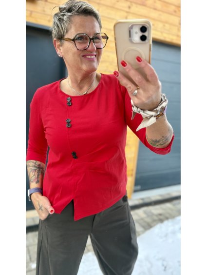 Pružný top s ozdobnými knoflíky a 3/4 rukávem