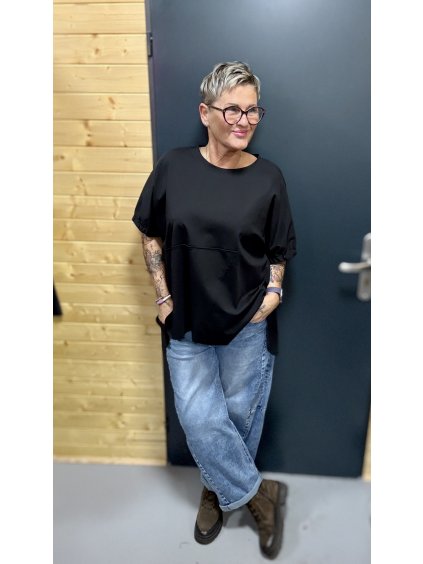 Volná asymetrická tunika s řaseným rukávem