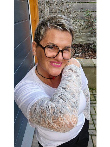 Triko s krajkovými rukávy