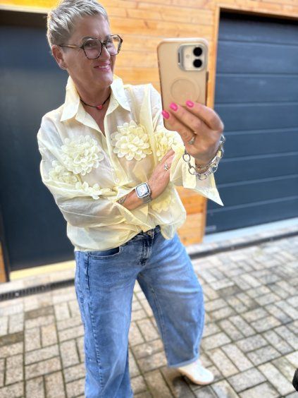 Romantická květinová košile s 3D aplikacemi