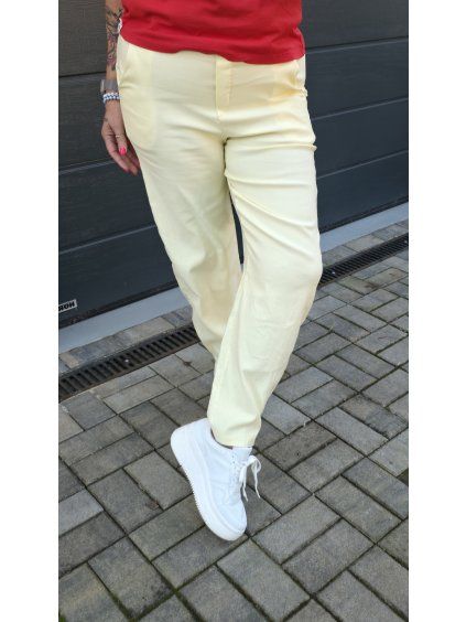 Pohodlné kalhoty s elastickým pasem a páskem