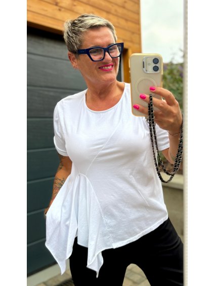 Elegantní triko s asymetrickým střihem