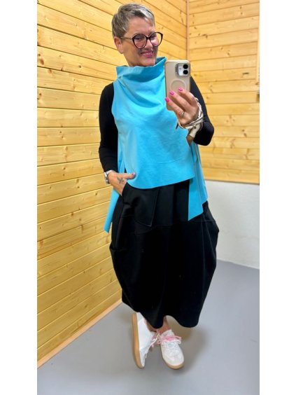 Asymetrický gilet s volným stojáčkem