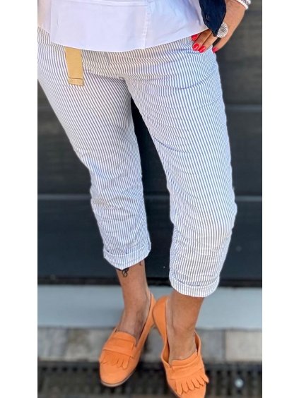 Letní pruhovky s páskem – pohodlí s nádechem Francie