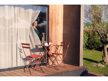 279439 1 bily kovovy skladaci stul fermob bistro 57 x 57 cmcerny kovovy skladaci stul fermob bistro 57 x 57 cm