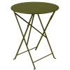 406711 1 zeleny kovovy skladaci stul fermob bistro 60 cm odstin pesto