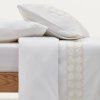 361793 2 bile bavlnene prosteradlo kave home teia 150 x 200 cm