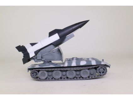 V4 short range tactical ballistic missile in Waffentrager Auf E100, 1946