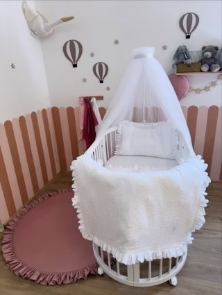 Povlečení s volánky z bílého mušelínu se zlatým puntíkem🤍jaký odstín si nakonfigurujete Vy?😍 lze ušít různých rozměrech, s...