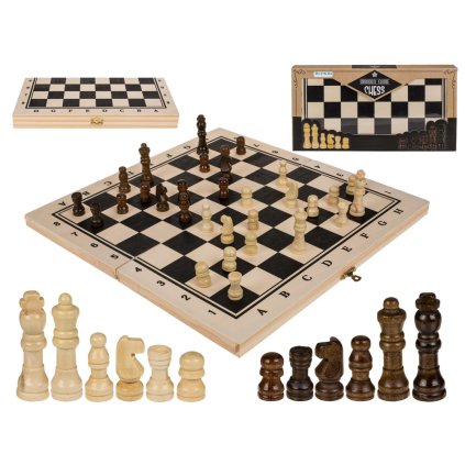 Dřevěné šachy v boxu