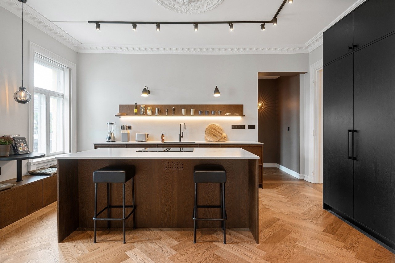 Barvy a materiály: jak proměnit vaši kuchyň v oázu pohody