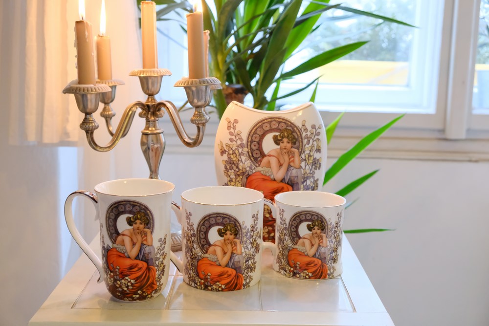 Alfons Mucha na porceláne: Čím všetkým si môžete oživiť domácnosť?