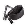 Dámská crossbody ledvinka s širokým popruhem černá Jennifer Jones 3150 ModexaStyl (3)