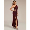 Společenské šaty vínově červené dlouhé třpytivé na jedno rameno s rozparkem na boku – Ever Pretty EG02485BD