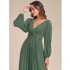 Elegantní společenské šaty zelené eukalypt dlouhé rukávy s rozparkem - EP00461EU | Modion.cz