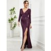 Šaty na svatbu dlouhé fialové flitrové s rukávy – Ever Pretty EP00824DP, prodává Modion.cz