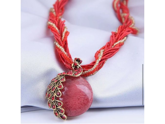 Korálkový náhrdelník s pávem