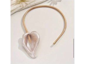 Pevný náhrdelník květina