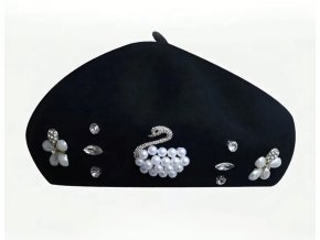Černý dámský baret s perlami a kameny