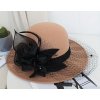Elegantní zimní klobouček s aplikací