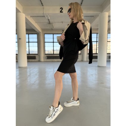 Šaty na tělo s malým otvorem ZUCIE