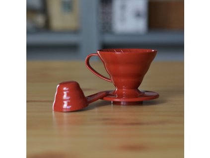 Hario plastový dripper na kávu V60-01 červený