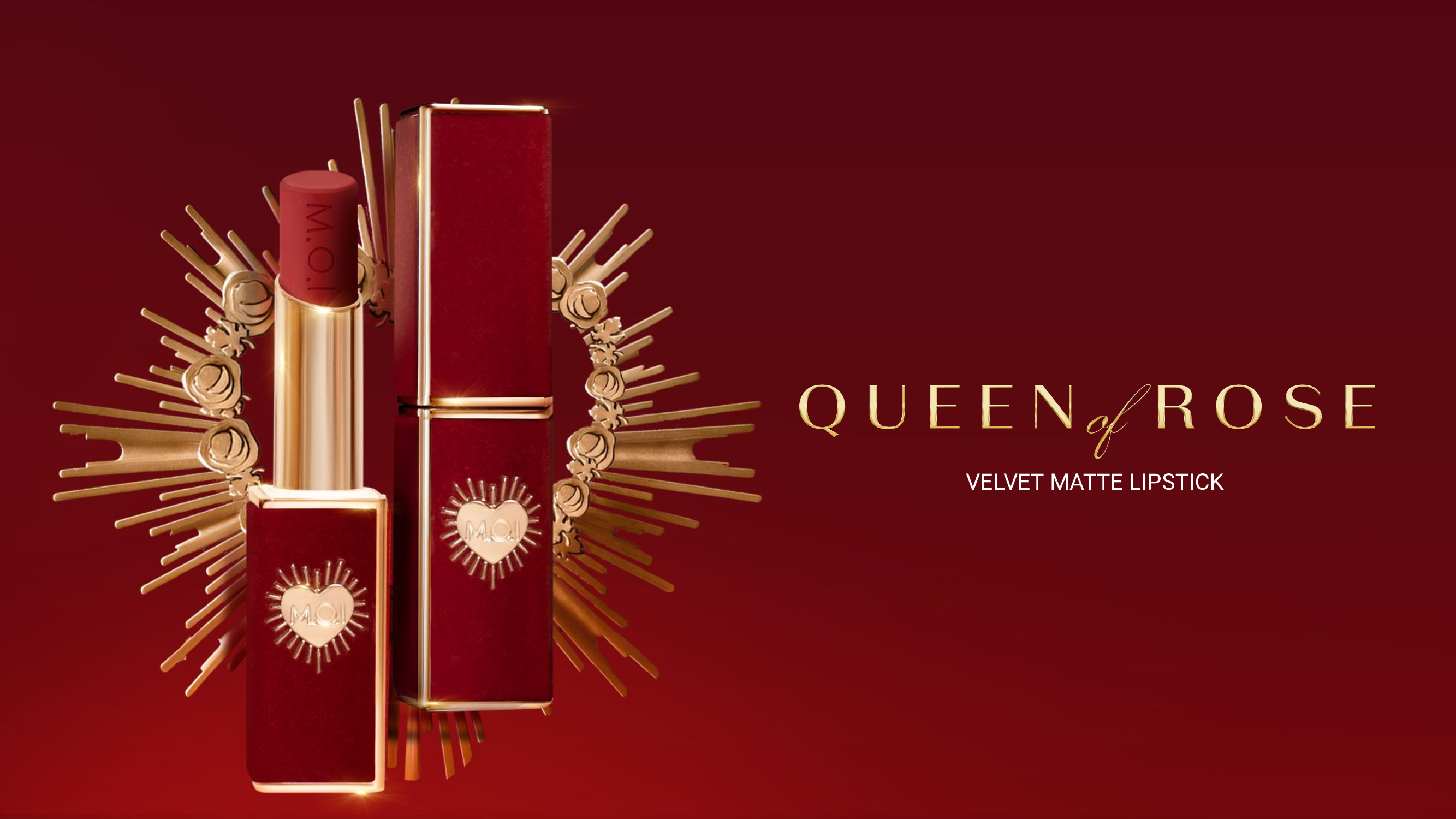 Rtěnka Queen of Rose, limitovaná edice od M.O.I Cosmetics, vyniká sametově jemnou texturou, vůní vanilky a bohatou hydratací díky složkám jako přírodní skvalan a včelí vosk. Dlouho vydrží (6–8 hodin), nabízí trendy odstíny a elegantní design – symbol žens