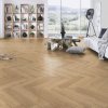 laminatova podlaha kronooriginal herringbone 8 dub sundance v obyvacke s kniznicou 22897