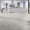laminatova podlaha kronooriginal herringbone 8 dub chantilly v obyvacke s kuchynou 22772