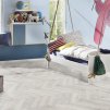 laminatova podlaha kronooriginal herringbone 8 dub chantilly v destkej izbe 22762