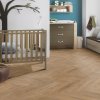 laminatova podlaha kronooriginal herringbone 8 dub inca carpenter v destkej izbe s postielkou 22779